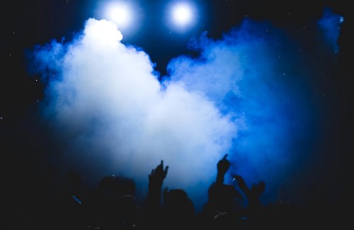 Quelle différence entre une machine à fumée et une machine à brouillard ?