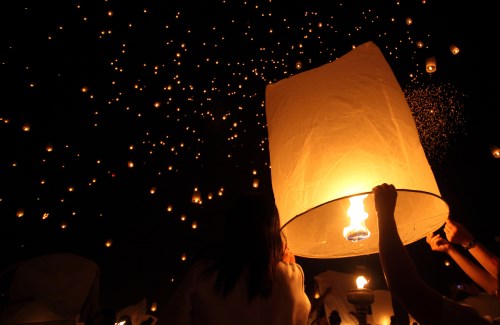 Comment lâcher une lanterne volante ?