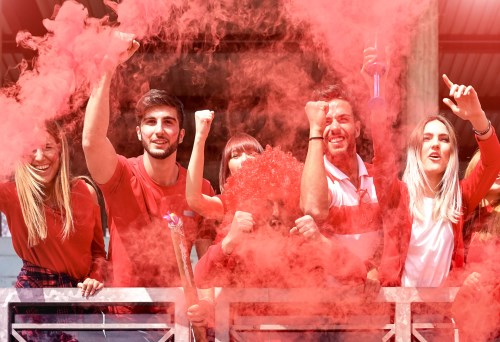 Les fumigènes de nouveau autorisés dans les stades ?