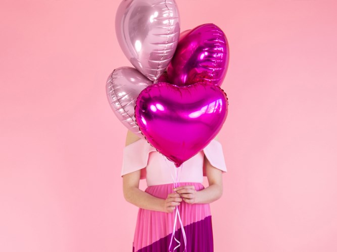 Le Modèle De La Mâchoire Gonfle Un Ballon Ou Une Gomme Sur Un Fond