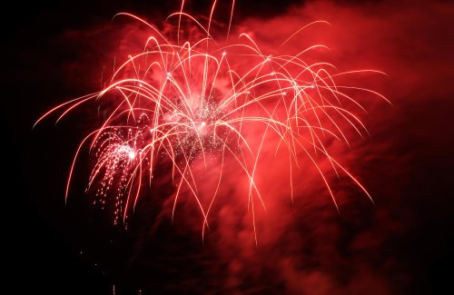 Comment un feu d'artifice explose ?