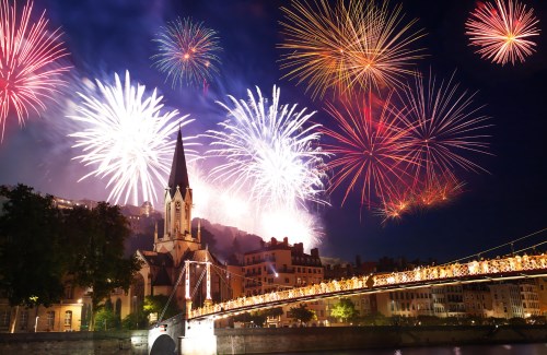 Voir des feux d'artifice autour de Lyon.