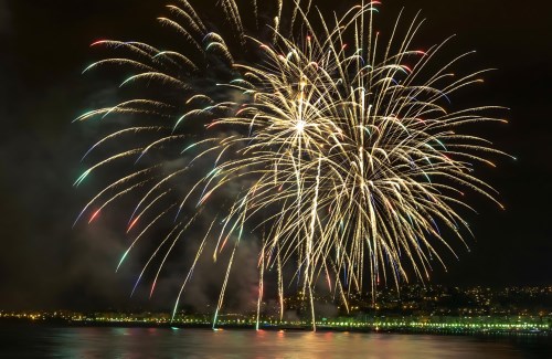 Voir des feux d'artifice sur Nice.