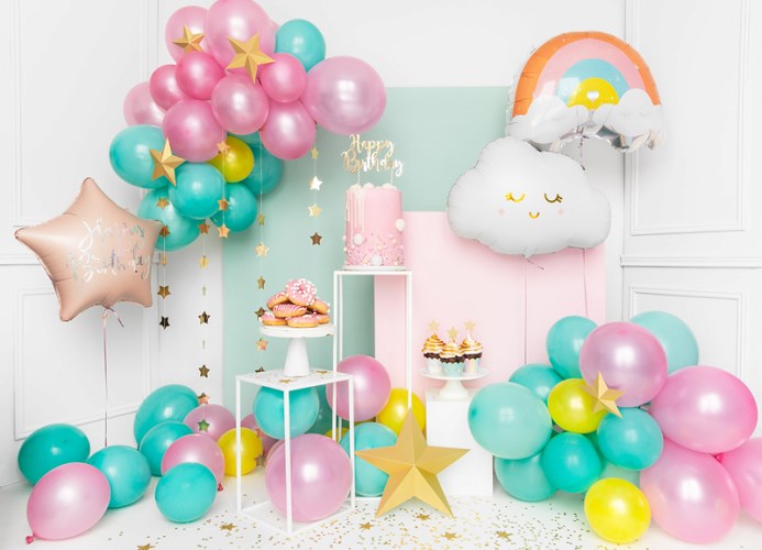 Organiser un anniversaire arc-en-ciel.