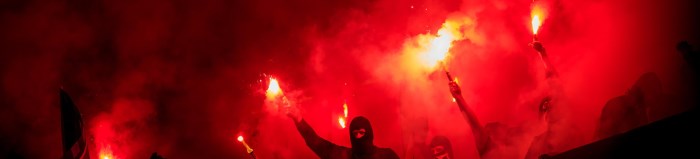 Les fumigènes dans un stade de football : une ambiance festive et artistique !