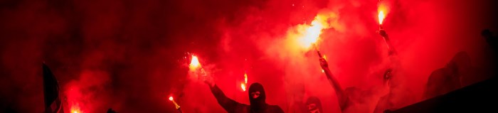 Les fumigènes dans un stade de football : une ambiance festive et artistique !