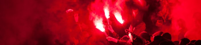 Les fumigènes dans un stade de football : une ambiance festive et artistique !