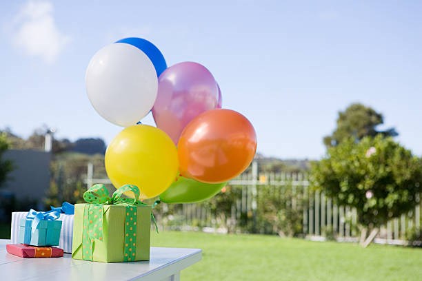 Décoration d’anniversaire : quels accessoires pour accompagner les ballons de baudruche ?