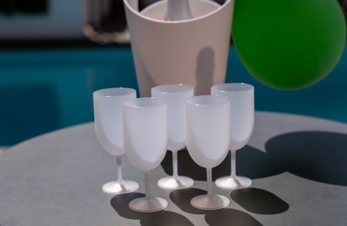 Les verres en plastique incassables