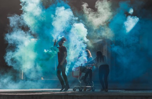 La grande mode des fumigènes sont dispo chez Sparklers ! 