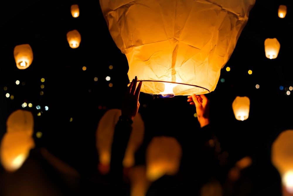 Lâcher de lanternes volantes pour votre mariage : nos conseils – Sparklers Club