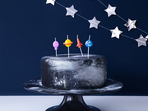 Comment décorer gâteau d'anniversaire avec des bougies – Sparklers