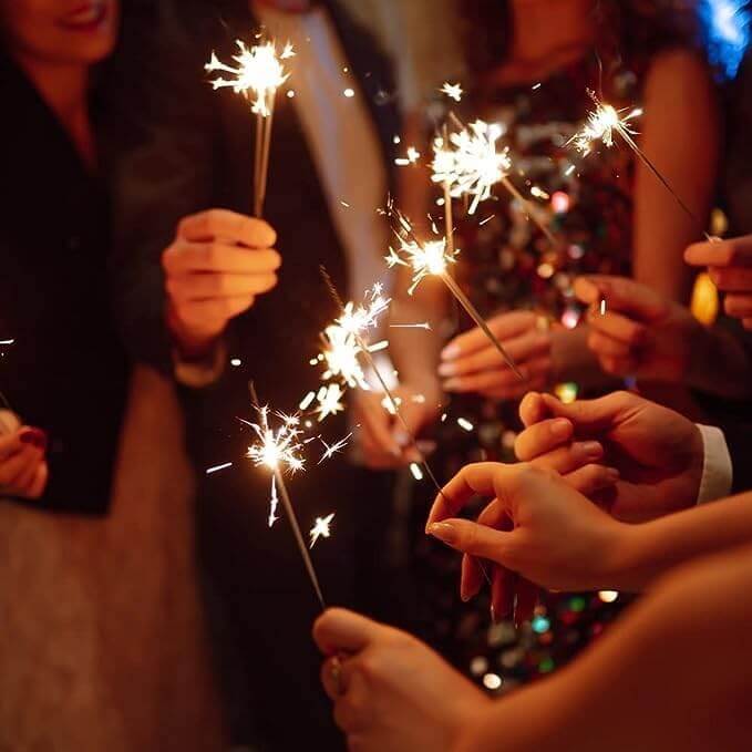 Ambiance anniversaire, fontaines de fête et cierges magiques