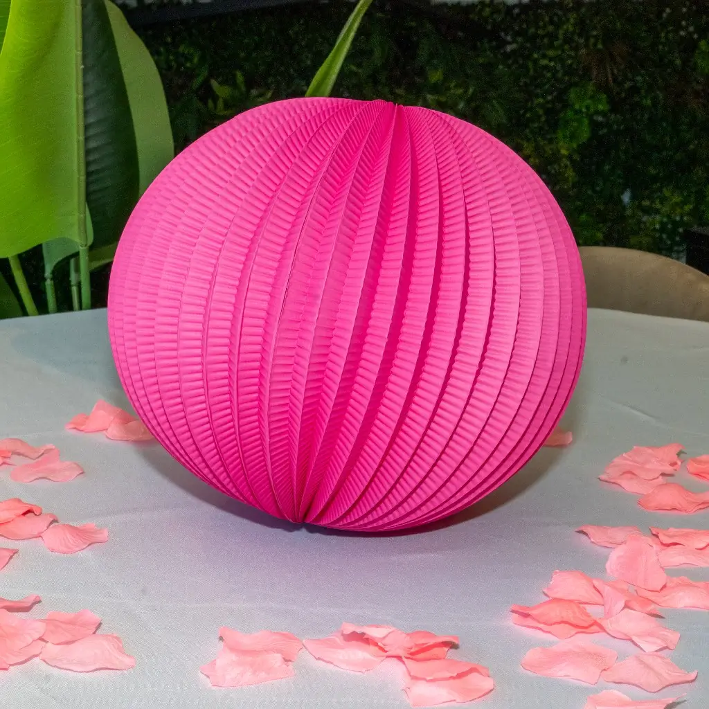 Lampion boule de papier rond rose fuchsia 20cm 