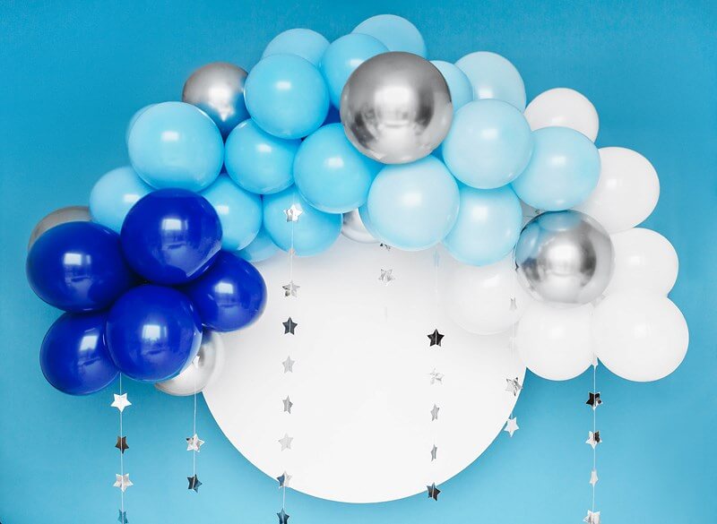Demi Arche de Ballons couleur Bleu, Blanc et Argent 