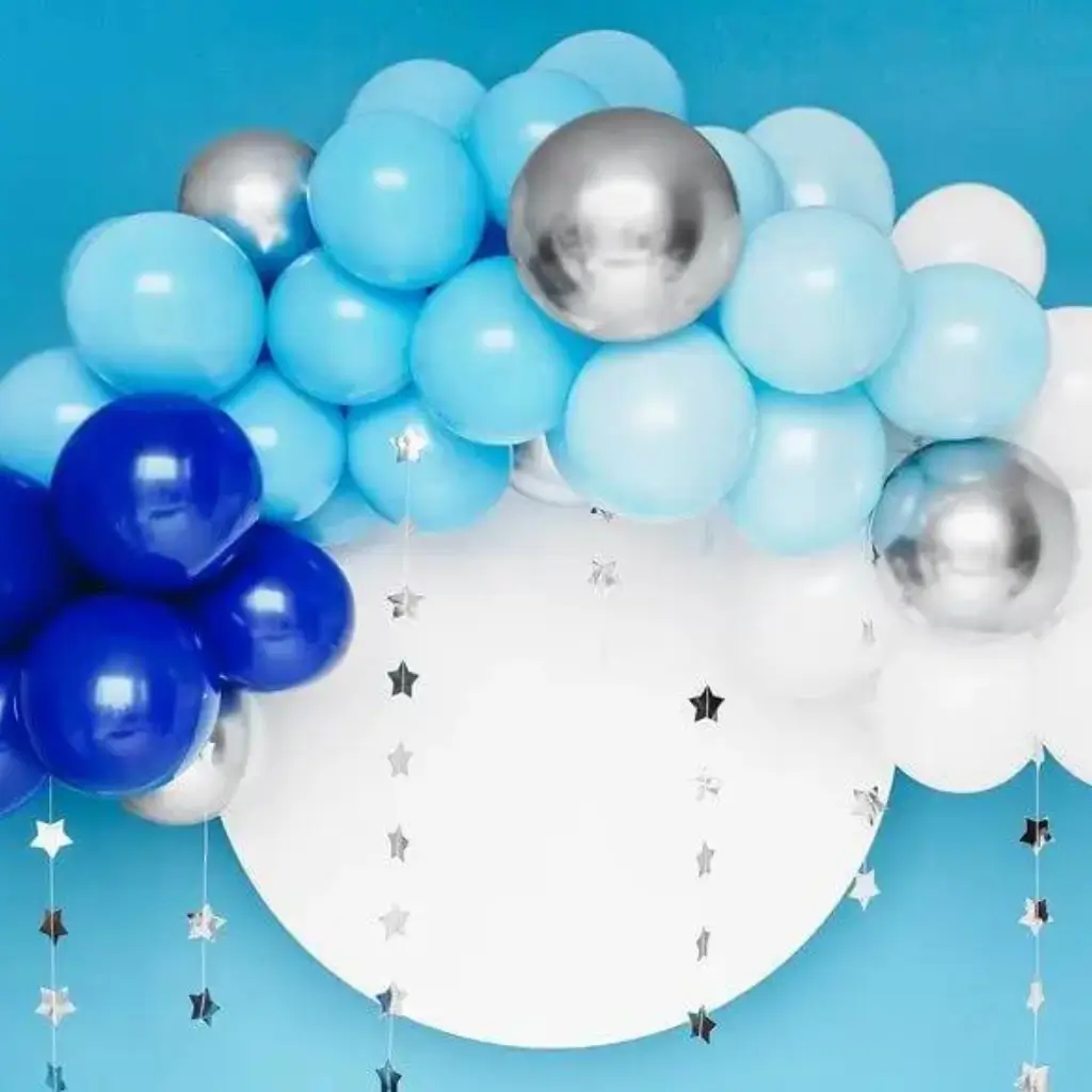 Demi Arche de Ballons couleur Bleu, Blanc et Argent 