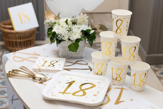 Assiette carré Blanc/Or 18 ans (Lot de 10)