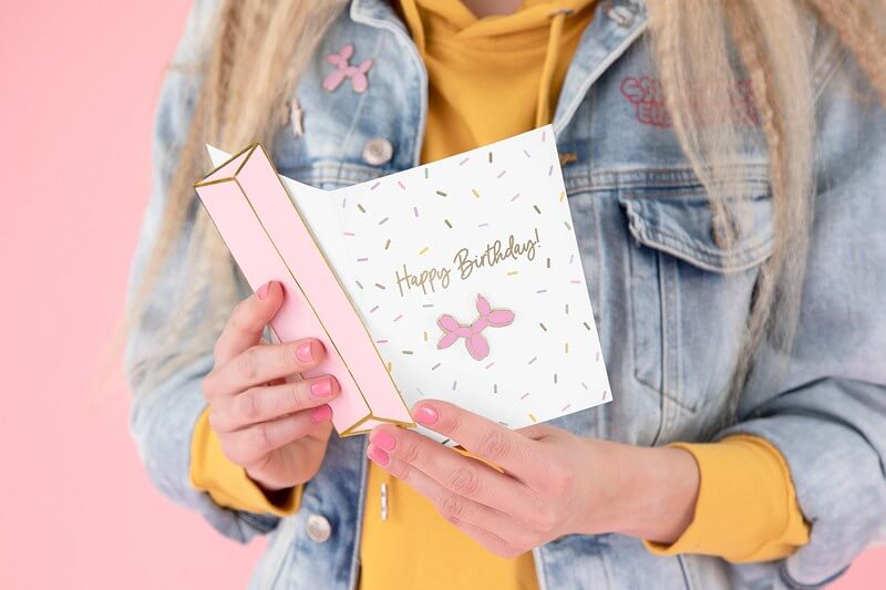 CARTE  HAPPY BIRTHDAY AVEC BROCHE CHIEN 