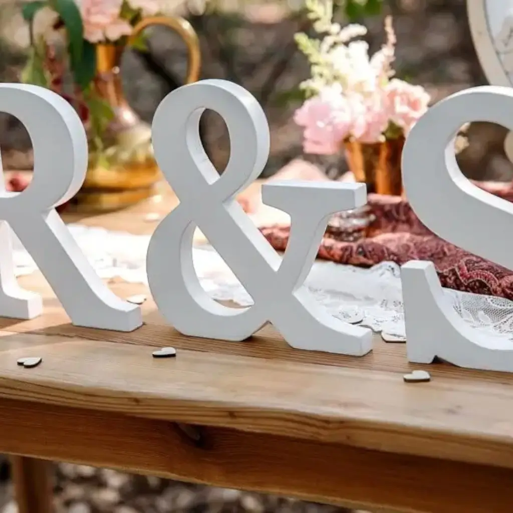 Signe &amp; en Bois Blanc 