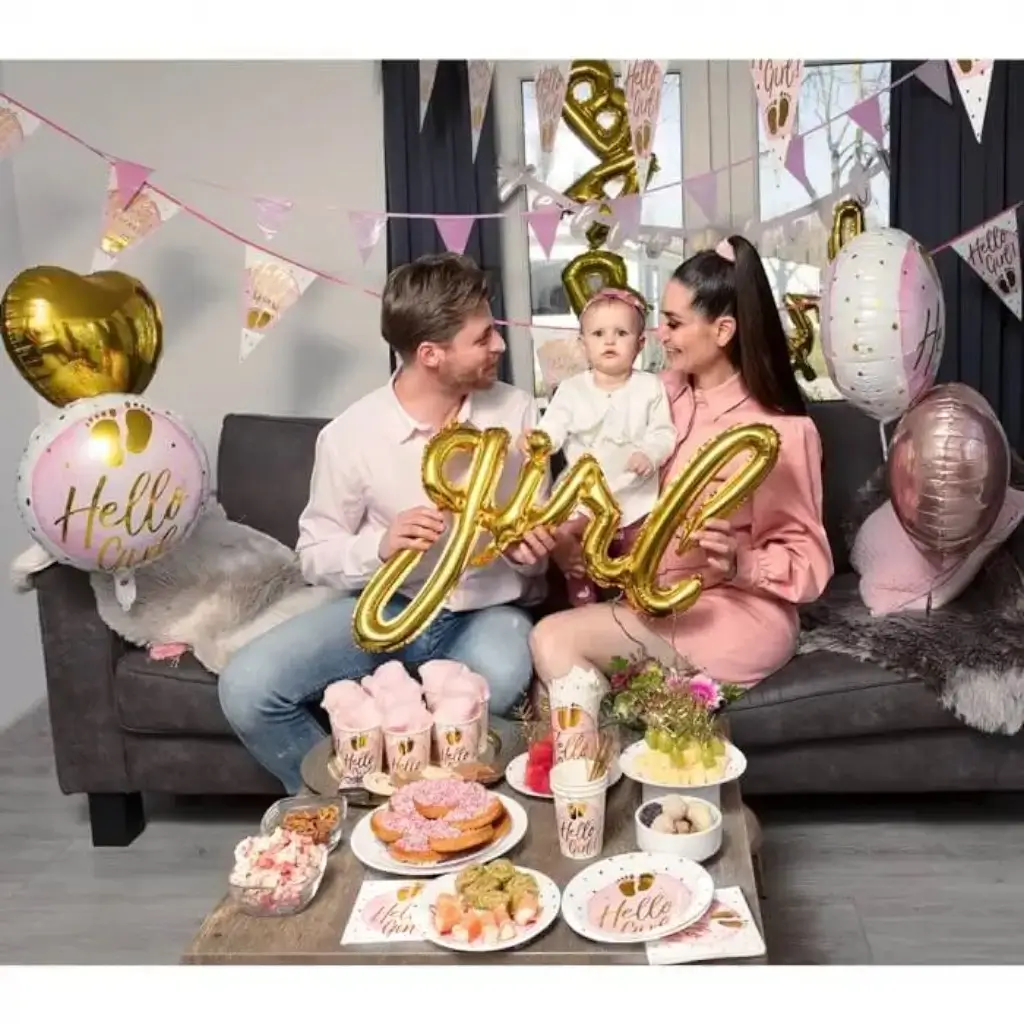Guirlande rose de lettre en carton Hello Girl