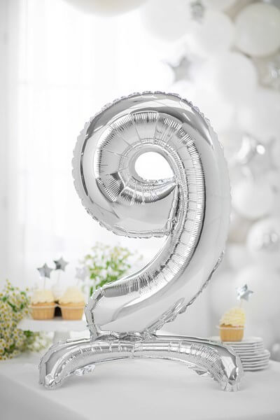 Ballon anniversaire chiffre 9 sur pieds Argent 70cm 