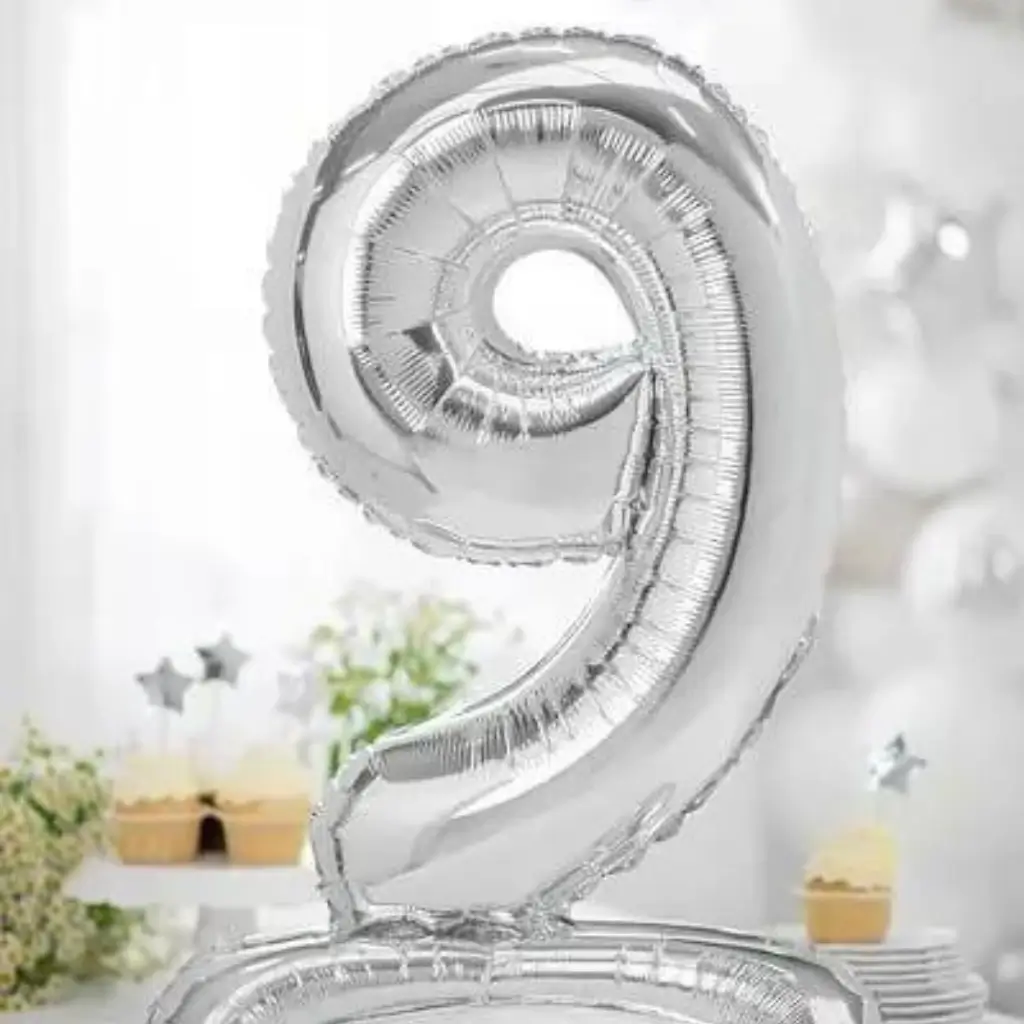 Ballon anniversaire chiffre 9 sur pieds Argent 70cm 