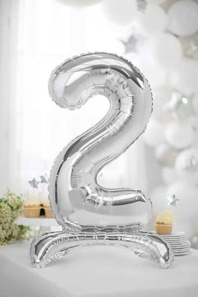Ballon anniversaire chiffre 2 sur pieds Argent 70cm 