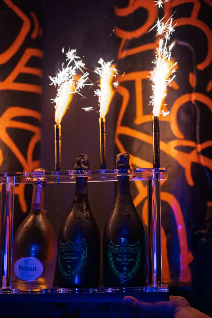 Présentoir Show Ligne 5 Bouteilles VIP | By Sparklers®