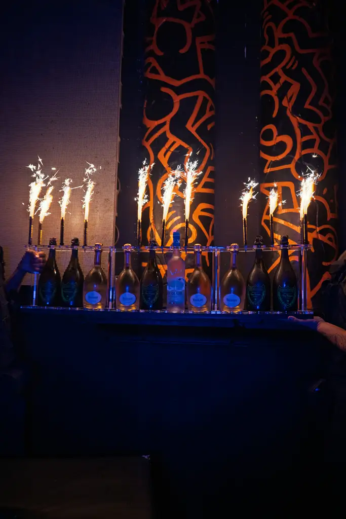 Présentoir Show Ligne 10 Bouteilles VIP | By Sparklers®