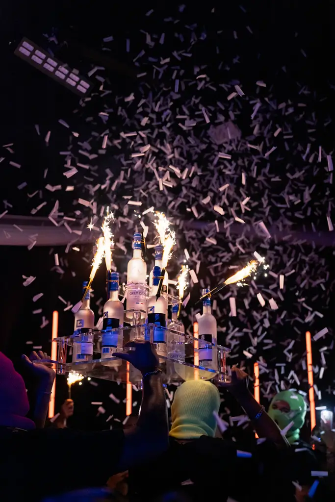 Présentoir Show Pyramide 10 Bouteilles VIP  | By Sparklers®