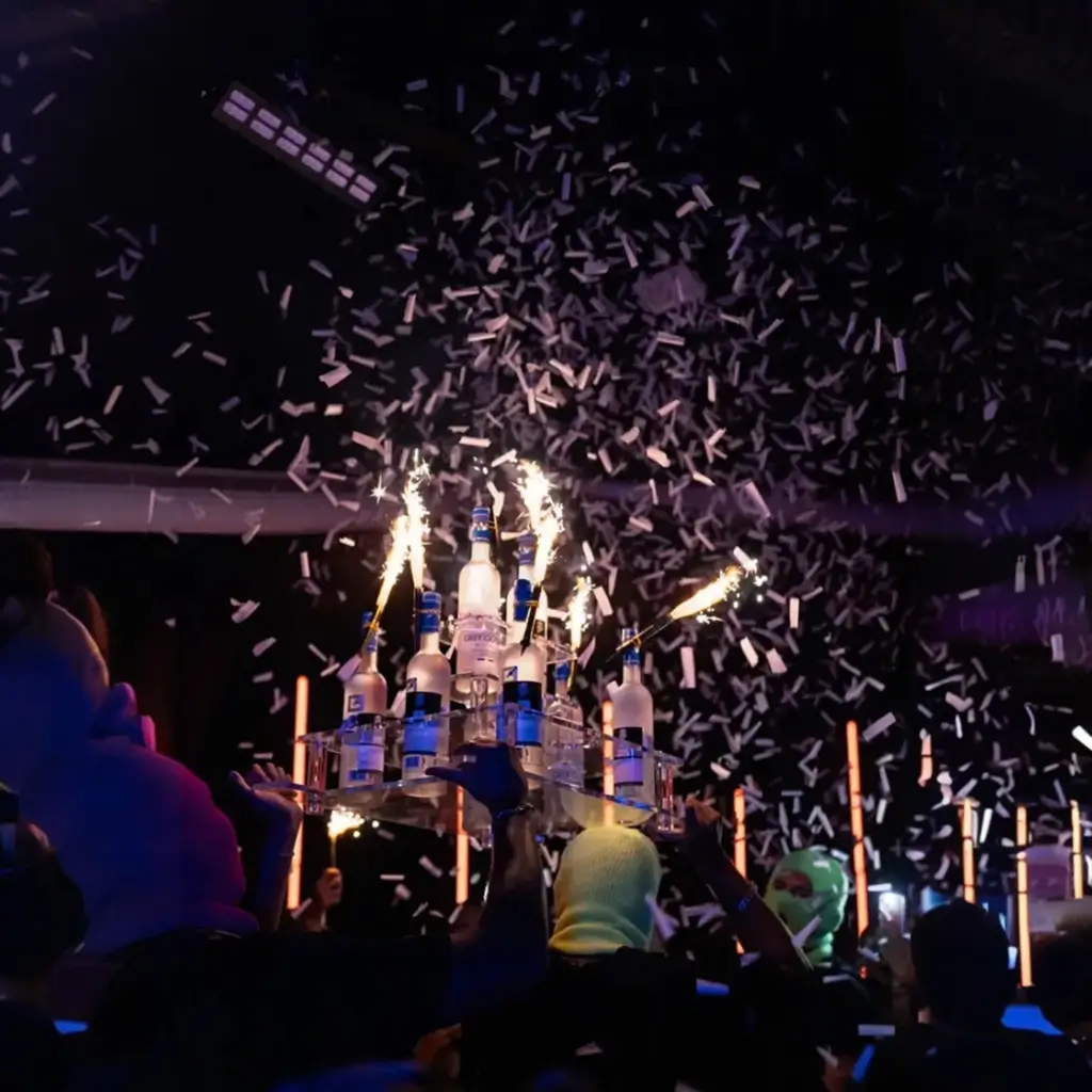 Présentoir Show Pyramide 10 Bouteilles VIP - Noir | By Sparklers®