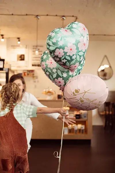 Ballon Mylar cœur avec fleurs 45 cm – ballon romantique pour mariage, anniversaire et décoration florale